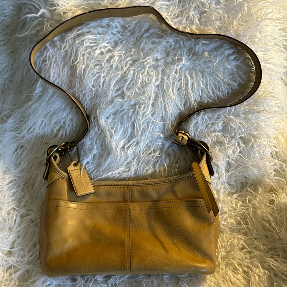 Vintage “COACH” Shoulder bag.  In good condition.  Just normal wear.